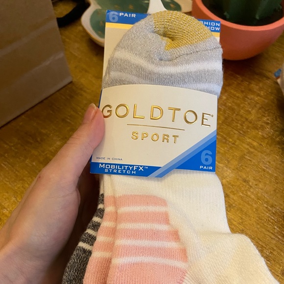 NWT Gold toe sport ankle socks-6 pair - Picture 3 of 6